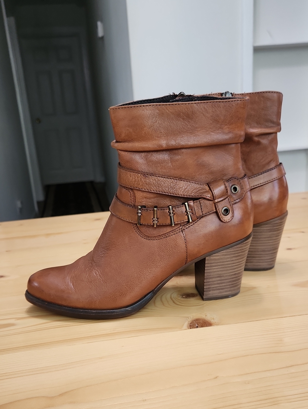 Tamaris Cognac Leather Slouch Ankle Booties Harness Buckle Size 7.5